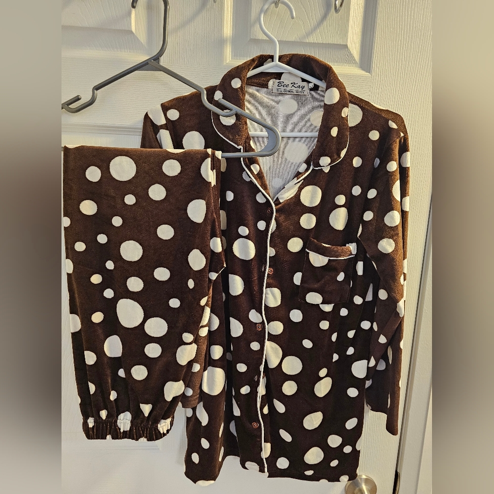 Brown & White Polka Dot Plush Material Pajamas Set